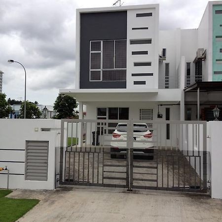 Comfort Holiday Home @ Bukit Indah Johor Bahru Luaran gambar