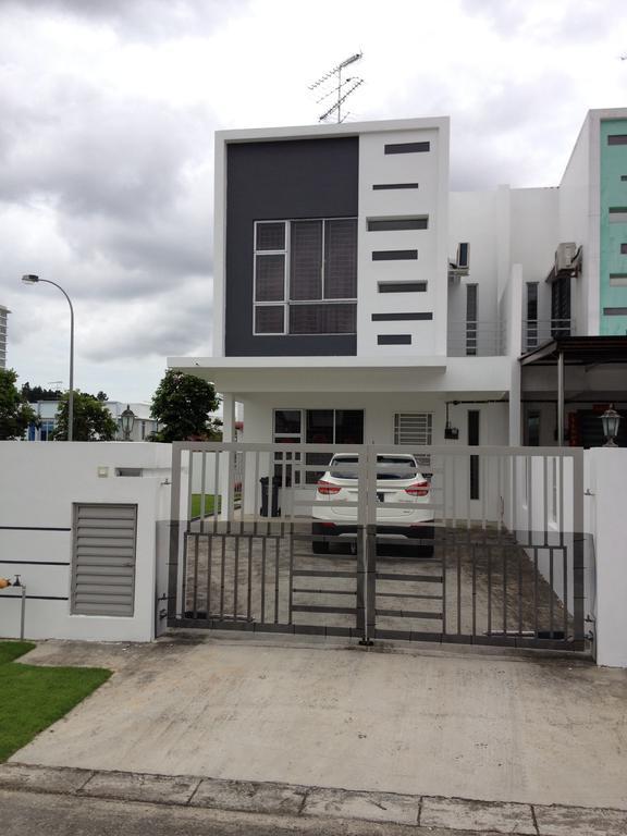 Comfort Holiday Home @ Bukit Indah Johor Bahru Luaran gambar