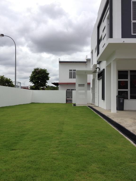 Comfort Holiday Home @ Bukit Indah Johor Bahru Luaran gambar
